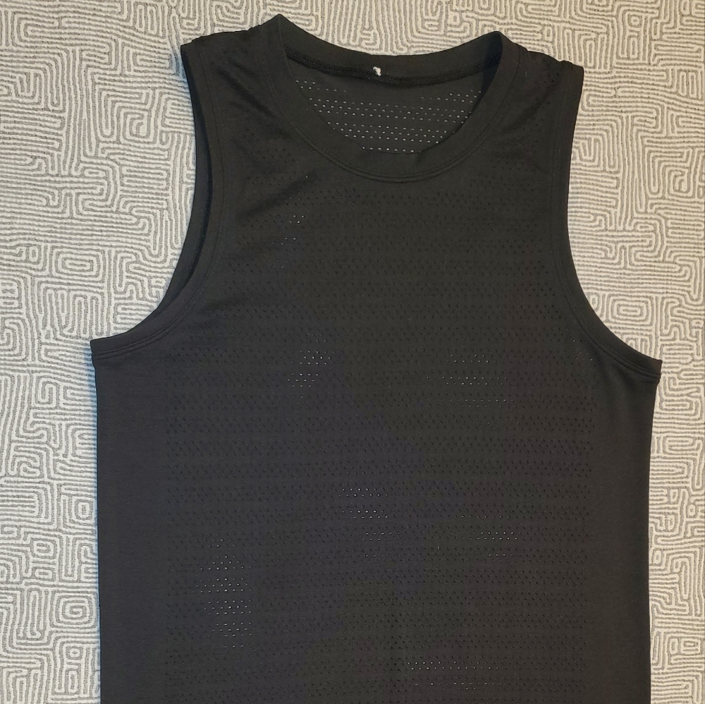 Lululemon breeze by muscle tank black size 6